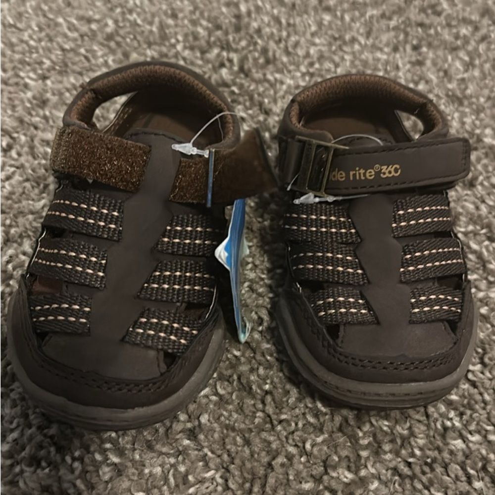 5W stride rite sandals